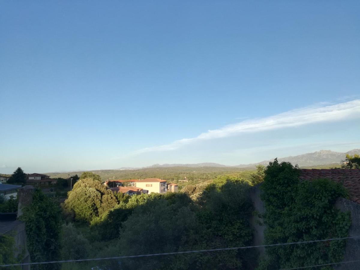 Monti Di Bo Appartement Aggius Buitenkant foto
